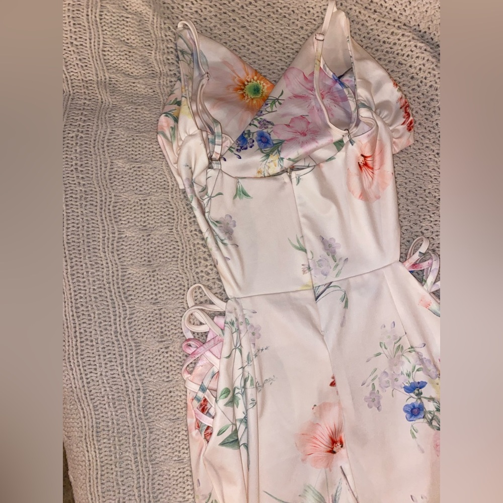 super cute floral dress with cutouts - Picture 8 of 9